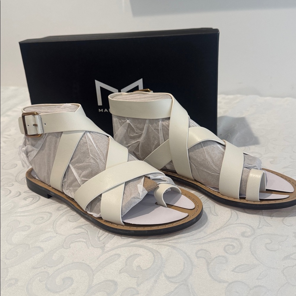 Marc Fisher Loop Sandal. Ladies 8 - Picture 7 of 15